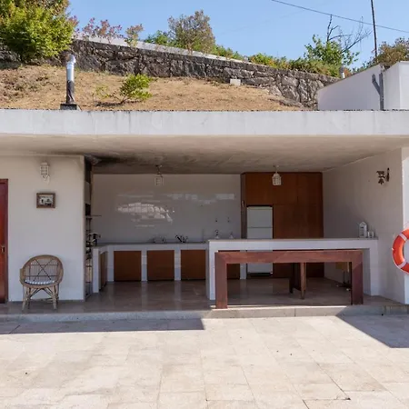 Casa Da Gruta- *